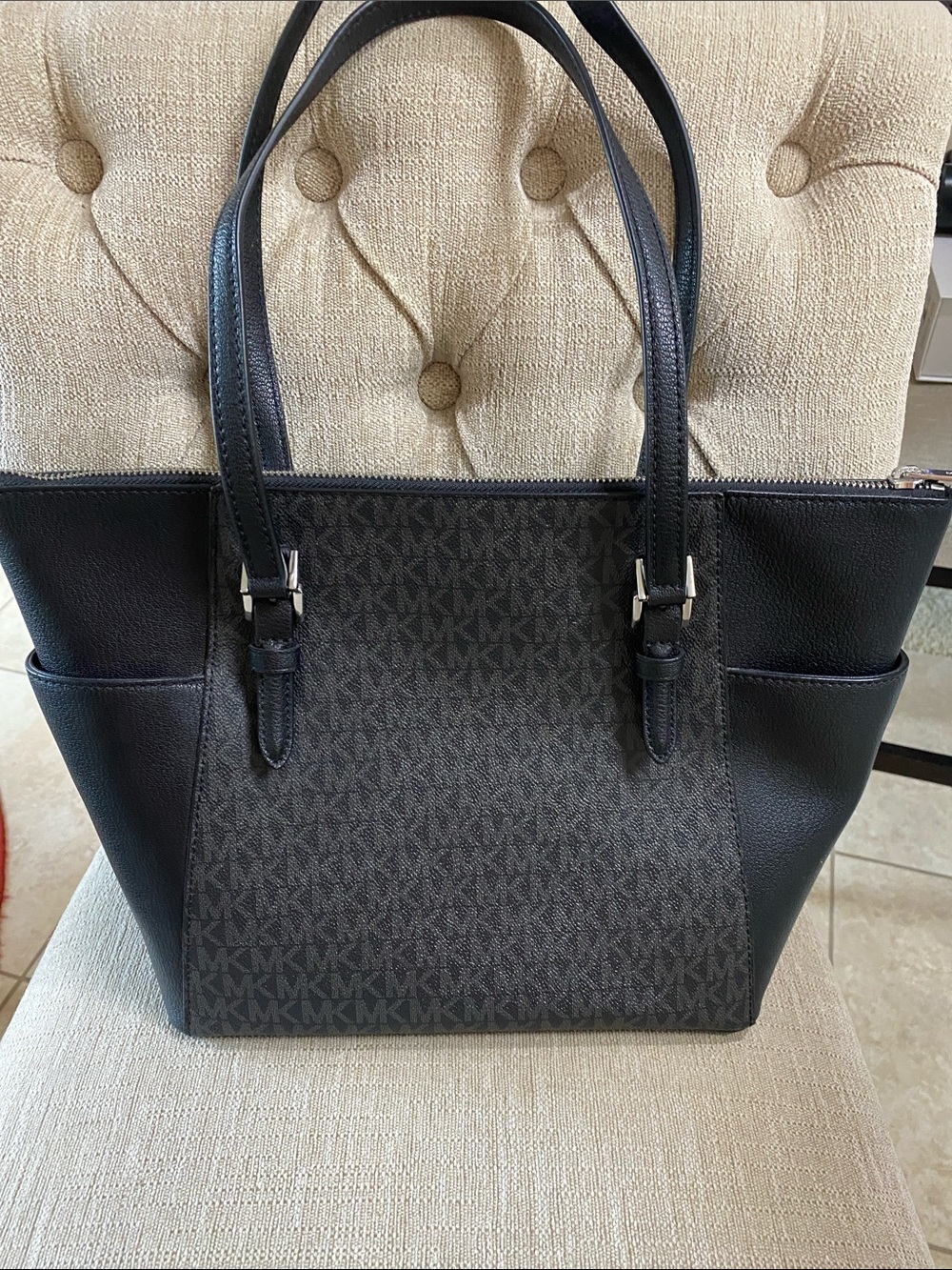 Michael Kors Black MK Logo Tote with Matching Wallet - Picture 3 of 15